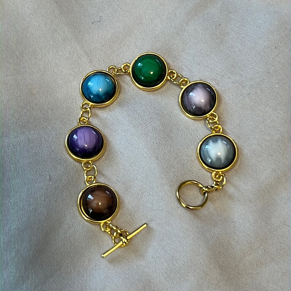 22237 multi-colored Cat Eye bracelet